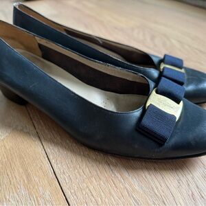 Vintage Salvatore Ferragamo Navy Blue Vara heels with Gold Bow Detail